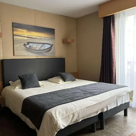 Amiraute Golf Deauville 3* Тук