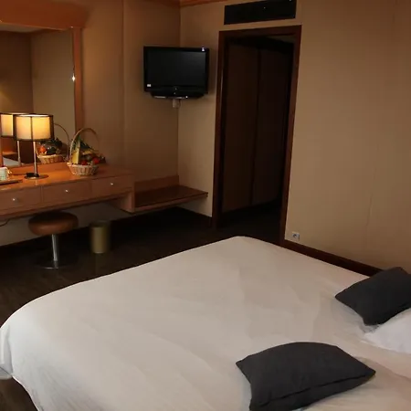 Отель Amiraute Golf Deauville 3*