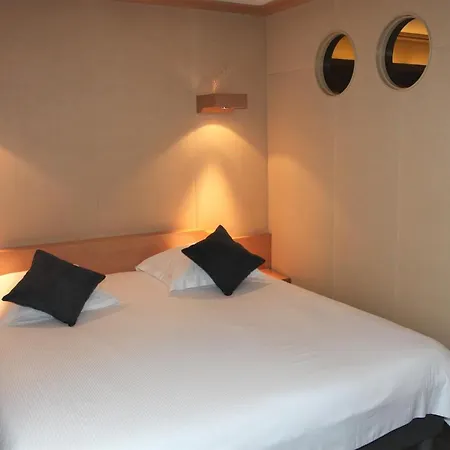 Отель Amiraute Golf Deauville 3*